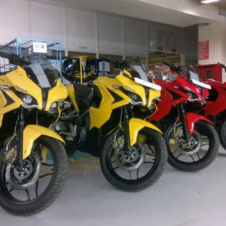 Bajaj Pulsar RS200 wallpaper