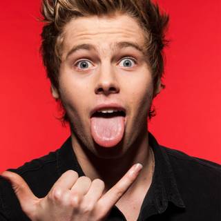 Luke Hemmings wallpaper