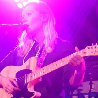 Julia Jacklin wallpaper