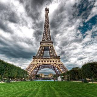 Eiffel Tower HD wallpaper