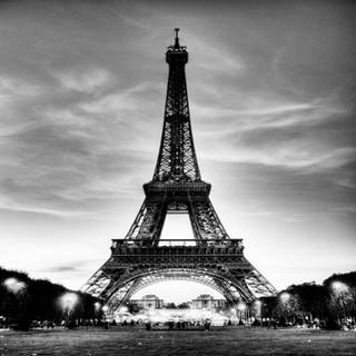 Eiffel Tower black and white wallpaper