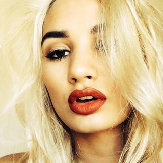 Pia Mia wallpaper