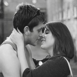Couple kissing wallpaper