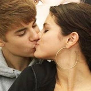 Justin Bieber and Selena Gomez wallpaper