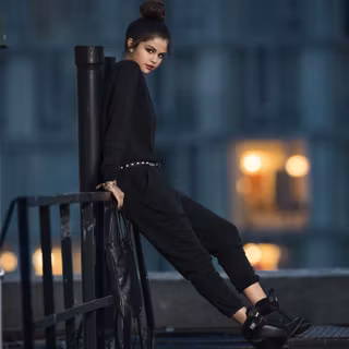  Selena Gomez blonde wallpaper