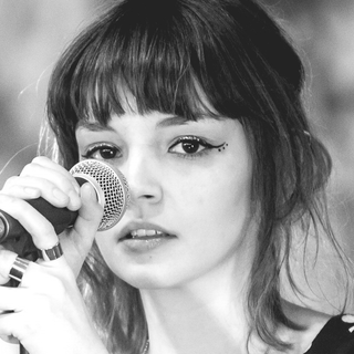 Lauren Mayberry wallpaper