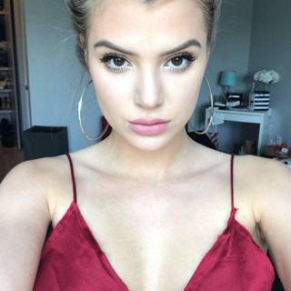 Alissa Violet wallpaper