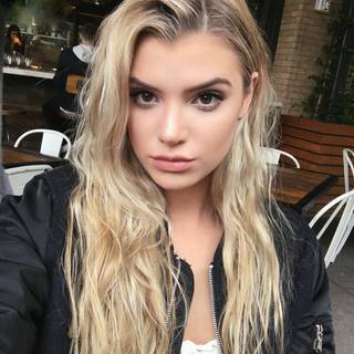 Alissa Violet wallpaper