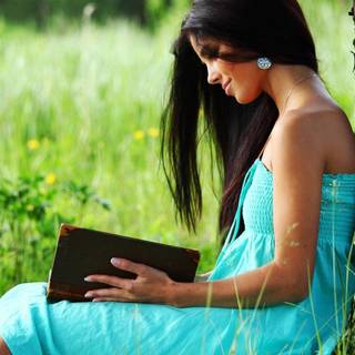 Girls reading books wallpaper