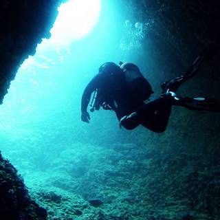 Deep sea diving wallpaper