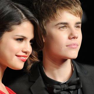 Selena Gomez and Justin Bieber wallpaper