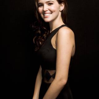 Zoey Deutch wallpaper