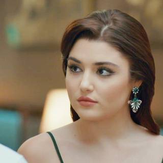 Hande Erçel wallpaper