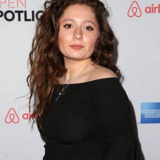 Emma Kenney wallpaper