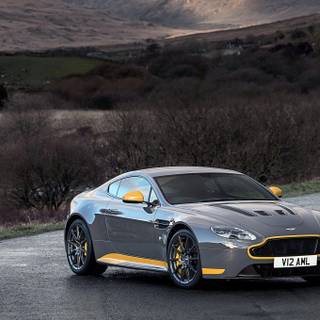 Aston Martin V8 Vantage wallpaper