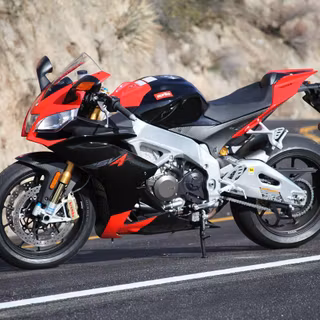 Aprilia RSV4 wallpaper