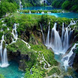 Plitvice Lakes National Park wallpaper