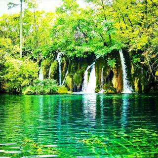 Plitvice Lakes National Park wallpaper