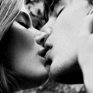 HD kissing wallpaper