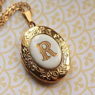 Latest R name wallpaper