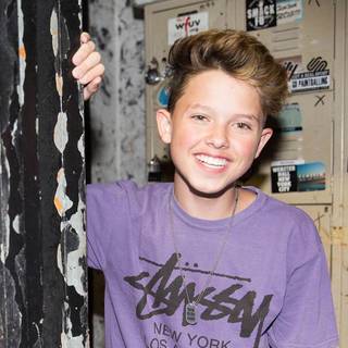 Savannah Soutas wallpaper