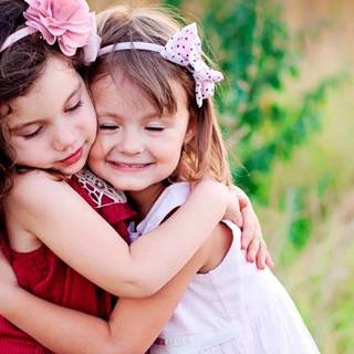 Cute love hug wallpaper