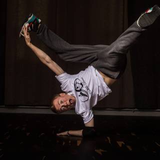 Break dance wallpaper