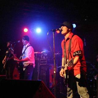 Yellowcard logo wallpaper