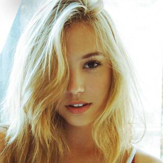 Alexis Ren wallpaper