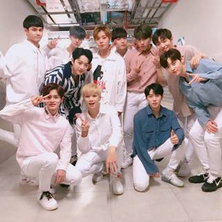 Wanna One 2018 wallpaper