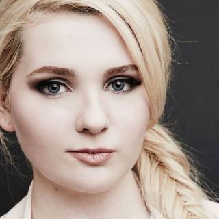 Abigail Breslin wallpaper