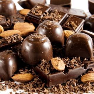 Chocolate with almonds wallpaper