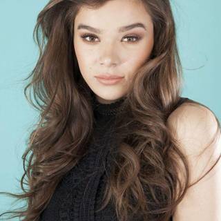 Hailee Steinfeld 2018 wallpaper