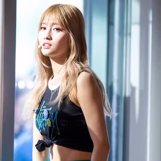Hirai Momo wallpaper