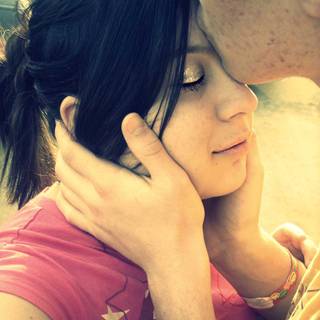 Kissing HD wallpaper for mobile