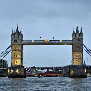 London Bridge wallpaper