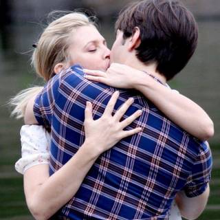 Hugging love wallpaper