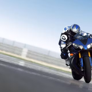 Yamaha r1:HD wallpaper