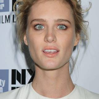 Mackenzie Davis wallpaper