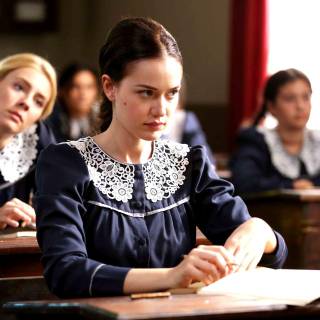 Fahriye Evcen wallpaper