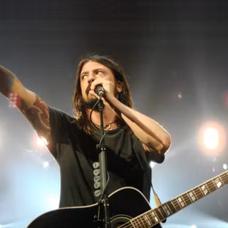 Dave grohl guitars wallpaper
