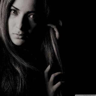 Black and white Android wallpaper