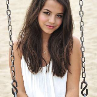 Isabela Moner wallpaper