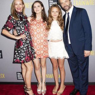 Iris Apatow wallpaper