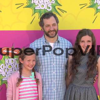 Iris Apatow wallpaper