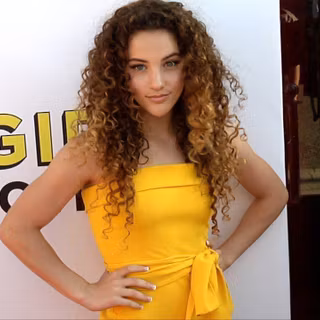 Sofie Dossi wallpaper