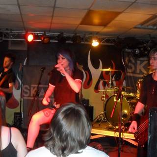 Skarlett Riot wallpaper