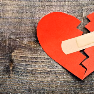 Wallpaper of breaking heart