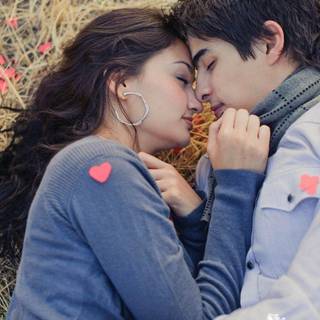 Kissing wallpaper for facebook