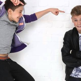 Bars and Melody wallpaper